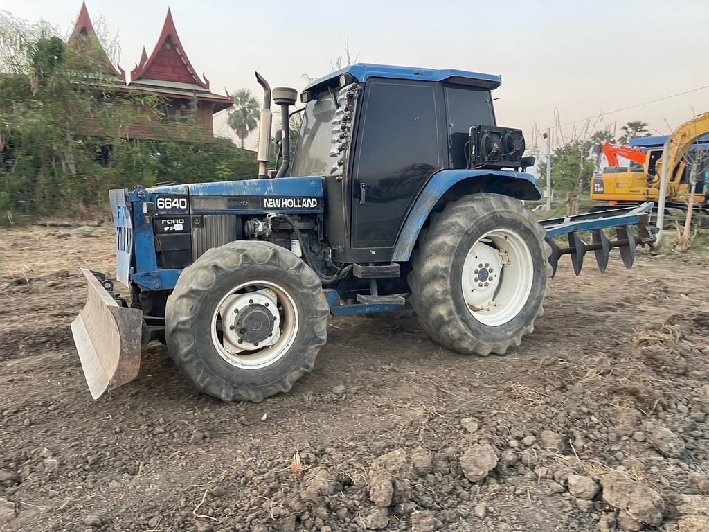 รถไถ FORD 6640 นิวฮอร์แลนด์ 2 เพลา เล่มทะเบียน