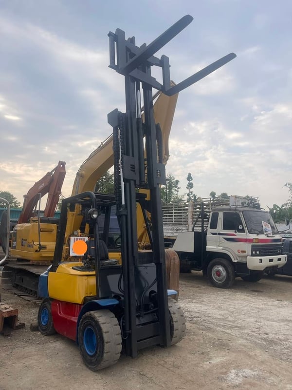 โฟล์คลิฟท์ 3 ตัน ดีเซล เสาทูฟรีเข้าตู้ เครื่องดีระบบพร้อมใช้ โฟล์คลิฟท์ 3 ตัน ดีเซล เสาทูฟรีเข้าตู้ เครื่องดีระบบพร้อมใช้