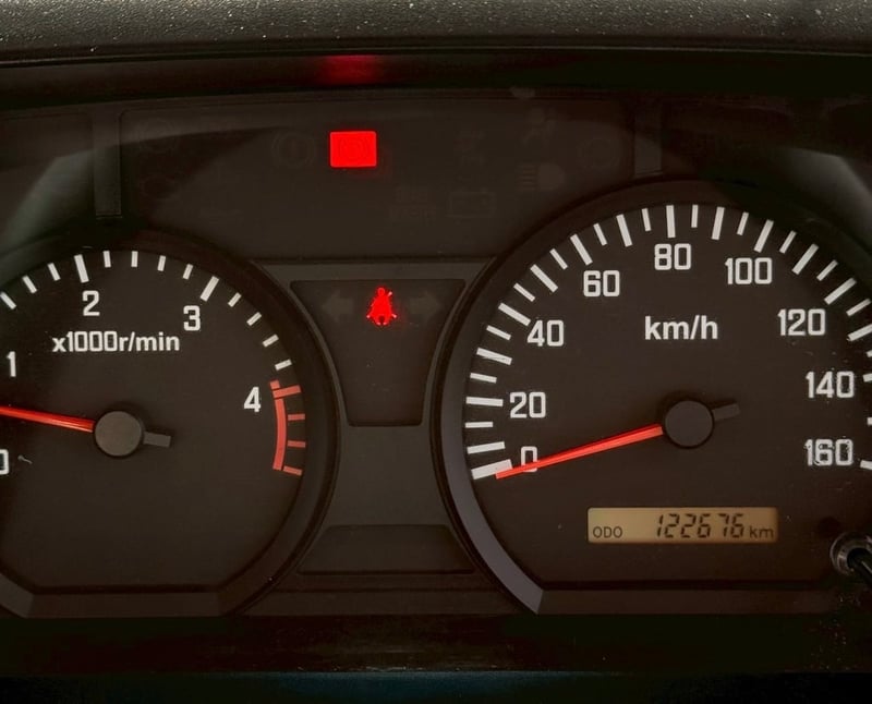 ISUZU NLR 130 แรง 4ล้อตู้แห้ง3บาน