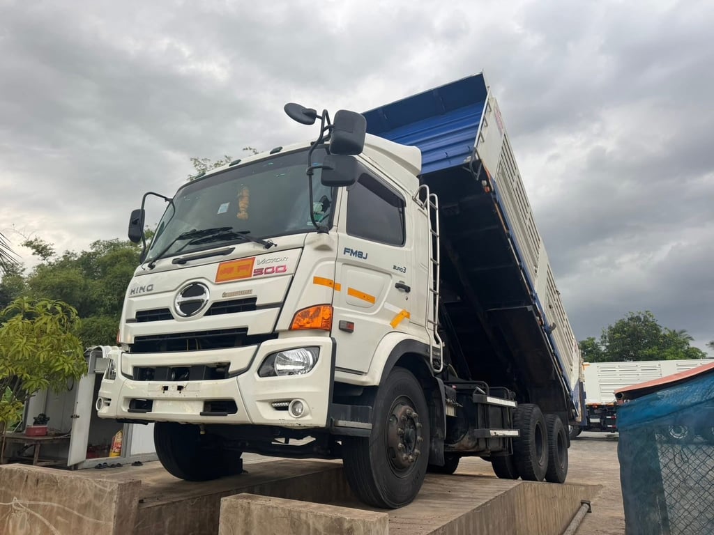 HINO FM8J 260 ดั้มพ์สามมิตร มีระบบลากลูก  ไมล์ 85,449 กิโล ปี 2566 