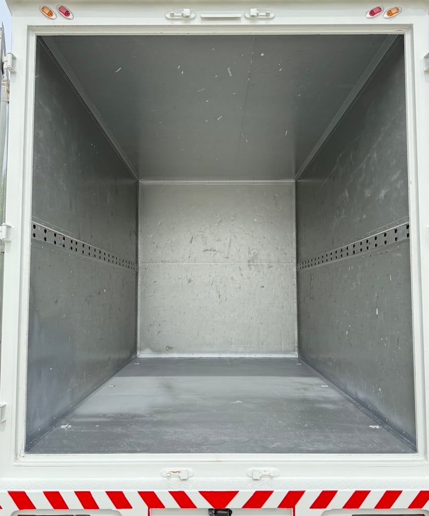 6 ล้อตู้แห้ง NEW NLR 130 MT ยาวใน 3.20 เมตร 6 ล้อตู้แห้ง NEW NLR 130 MT ยาวใน 3.20 เมตร