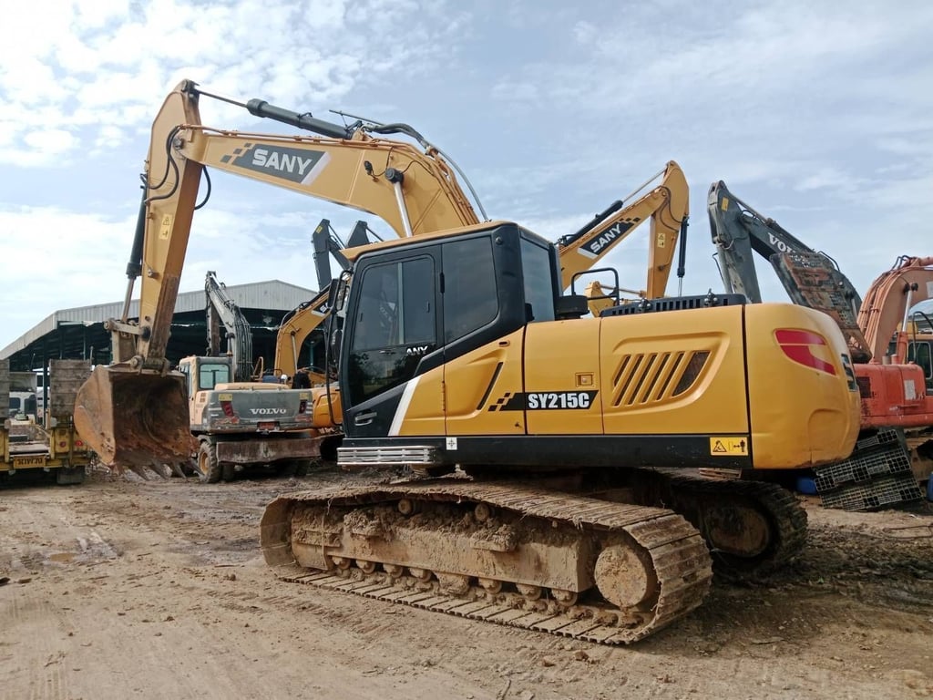 SANY รุ่น SY215C ตัวล่าสุด สตาร์ทปุ่ม  ช่วงล่างสวย  เครื่อง-ปั้มดี   