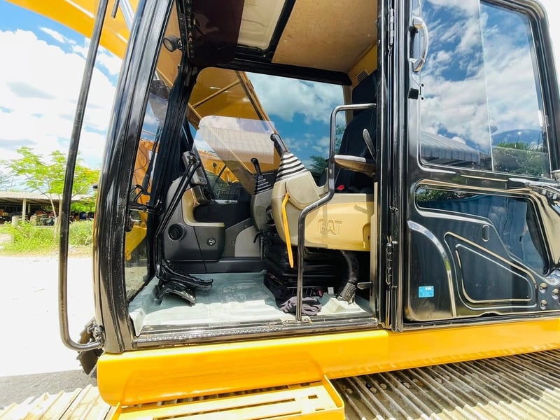 CAT320D2 เล่มทะเบียน  มือเดียว  เอวแน่น
