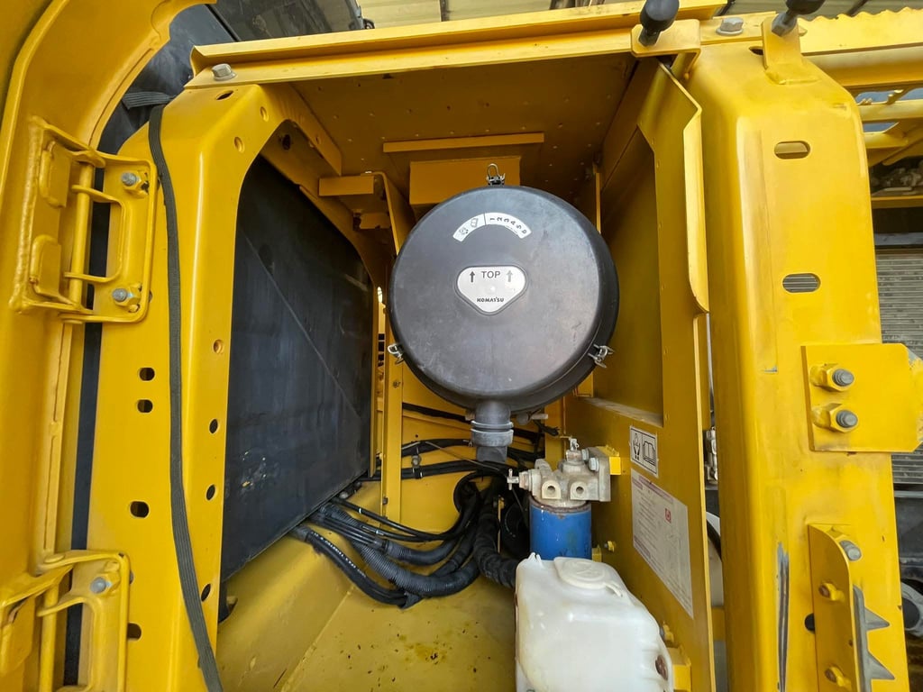 PC210-10MO เล่มทะเบียน เดิมๆมือเดียว  สีเดิมรอบคันเอวแน่น