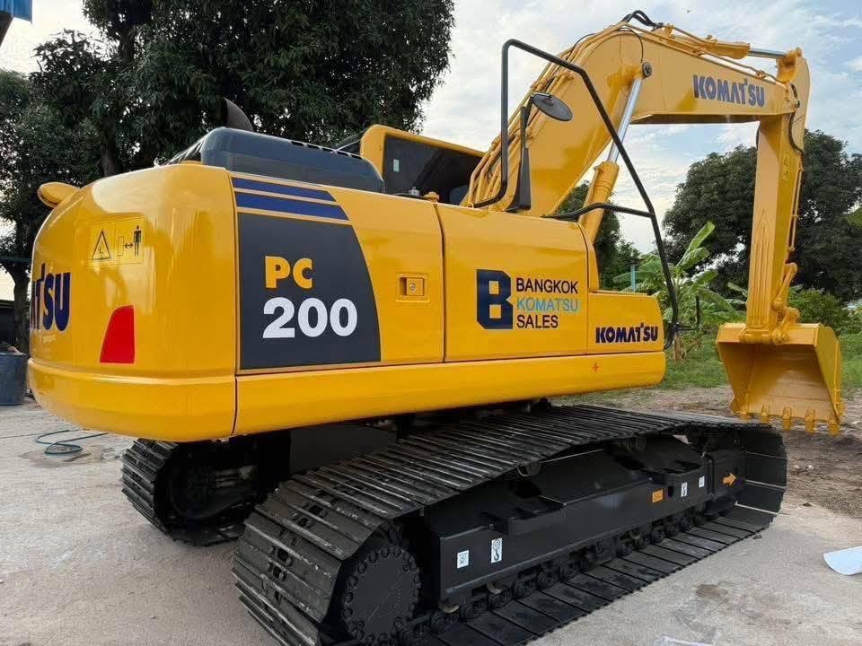 PC200-8MO จอเหลือง กล้องหลัง ซีเรียล 23262 ไมล์ ชม. 10,000
