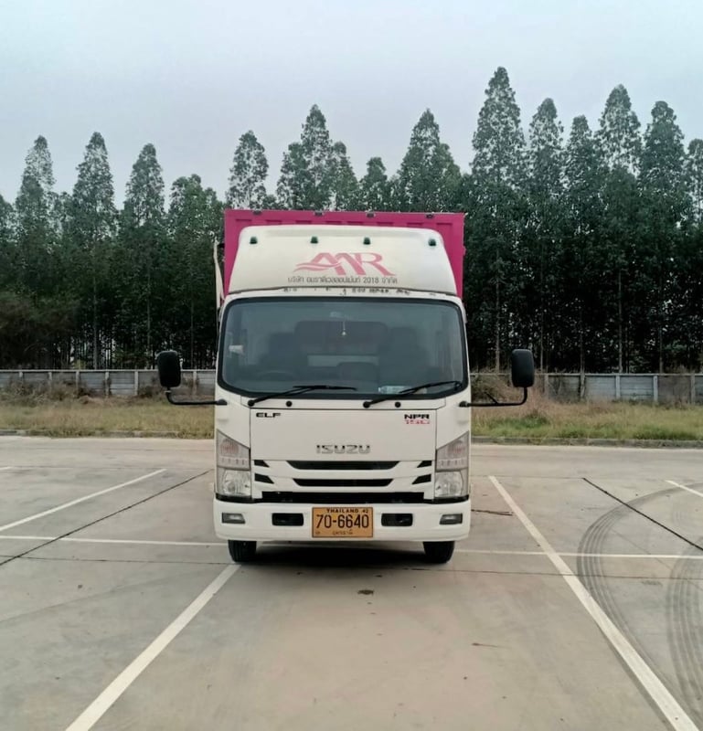 ISUZU NPR 150 แรง 6ล้อตู้เเห้ง  10 บานเปิดได้รอบ