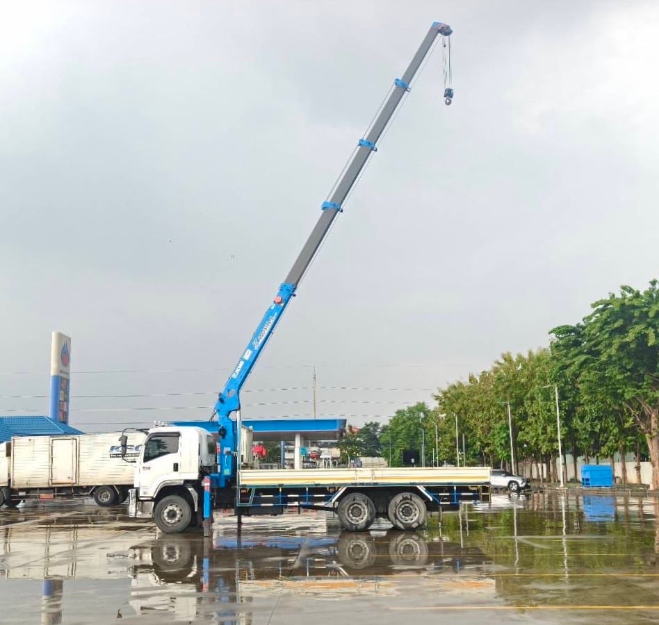 ไมล์ 65,639 กิโล❗️ISUZU FVM 240 คลัซซีMT  ติดเครน ขนาด 6 ตัน