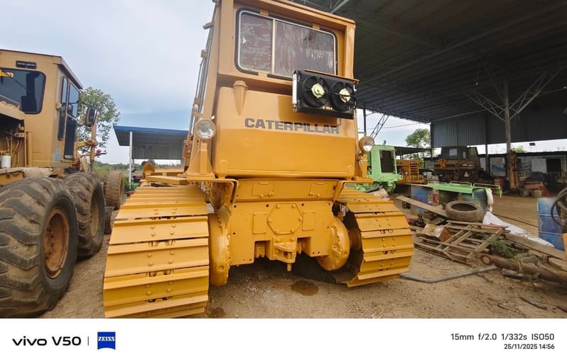 รถตีนตะขาบ D5B  แอร์เย็นๆ ช่วงล่างสวย แผ่นยาว 80 เซ็น 