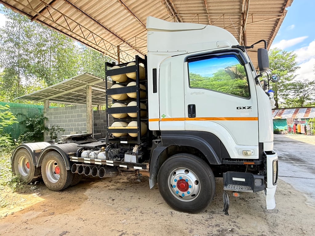 ISUZU 360 หัวลาก  ปี 2556 ISUZU 360 หัวลาก  ปี 2556