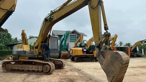 Komatsu PC 200-5 ไฟฟ้าครบ เล่มทะเบียน Komatsu PC 200-5 ไฟฟ้าครบ เล่มทะเบียน