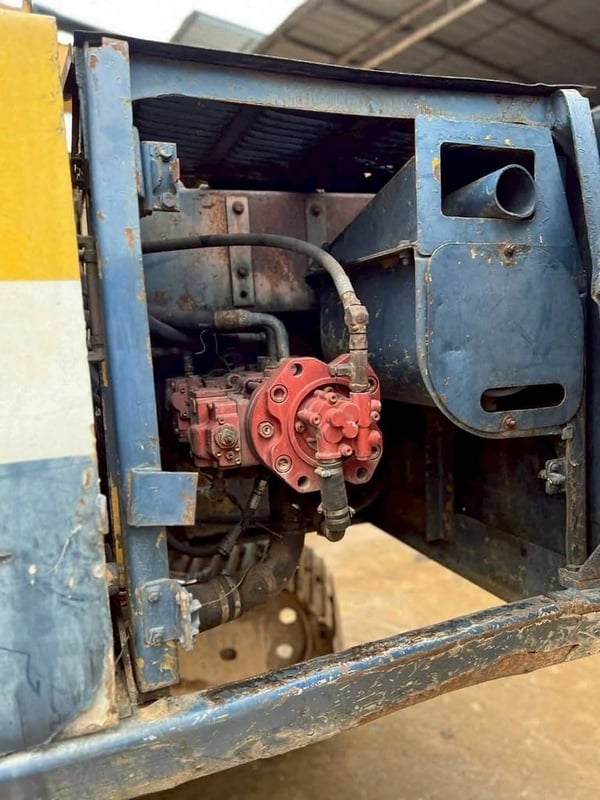 Komatsu PC 200-5 ไฟฟ้าครบ เล่มทะเบียน Komatsu PC 200-5 ไฟฟ้าครบ เล่มทะเบียน
