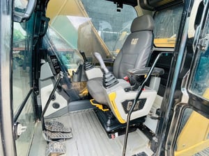 CAT320DGC เนคเจน ชุดจดทะเบียน มีลายแย็ก เดิมๆมือเดียวป้ายแดง CAT320DGC เนคเจน ชุดจดทะเบียน มีลายแย็ก เดิมๆมือเดียวป้ายแดง
