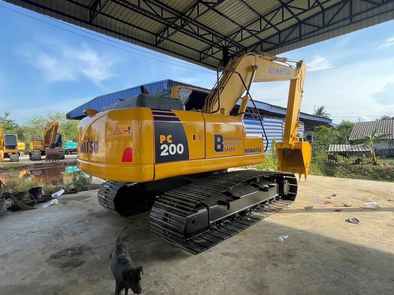 PC200-8MO จอเหลือง กล้องหลัง