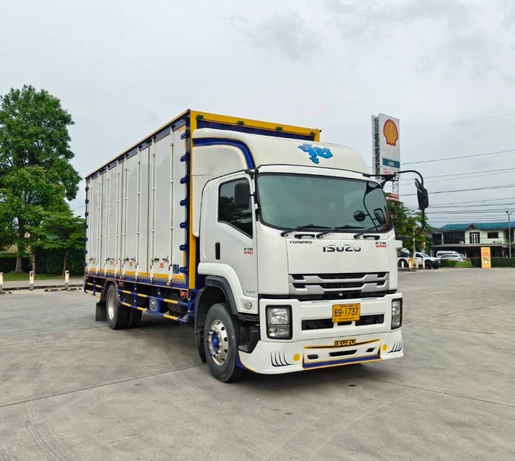 ISUZU  FTR 240 MT ตู้แห้งตู้ 10 บาน  ยาวใน 7.55 เมตร