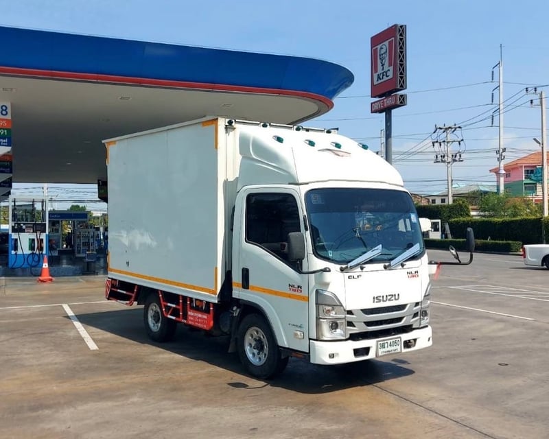 ISUZU NEW NLR 130 แรง MT 4ลัอตู้ แห้ง