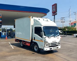 ISUZU NEW NLR 130 MT 4ลัอตู้เเห้ง 2 บาน ISUZU NEW NLR 130 MT 4ลัอตู้เเห้ง 2 บาน