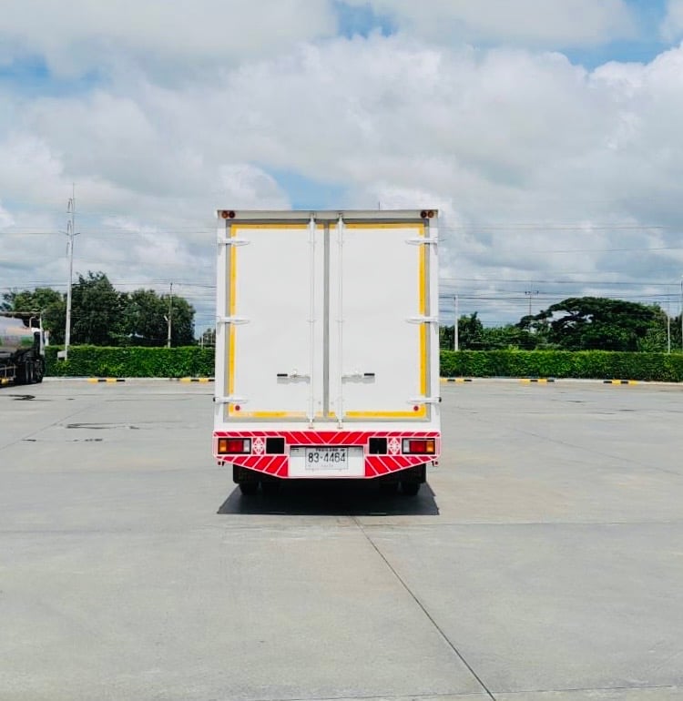 ขายด่วน ( เฉพาะตู้ ) ตู้แห้ง 3 บาน  ยาว 5 เมตร ใส่ NPR 150 มา