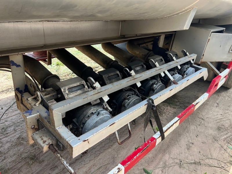 ขายหางแท็งก์ 3 เพลา ปี 2552 ถังน้ำมัน โหลดล่าง