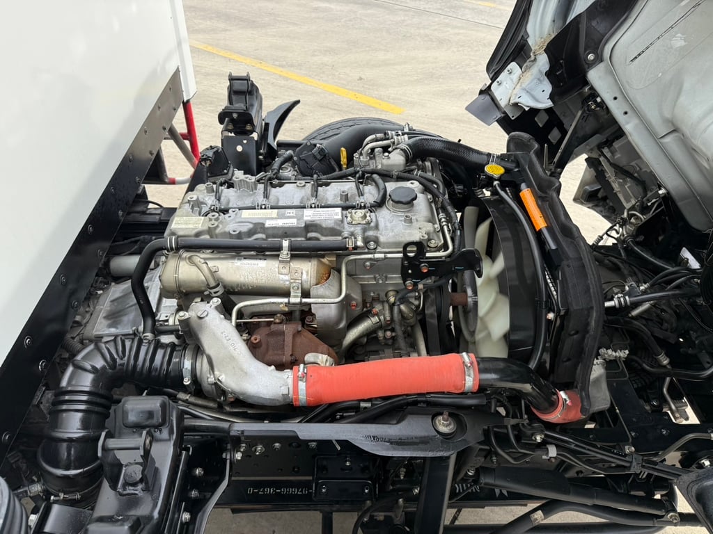 6 ล้อตู้แห้ง NEW NLR 130 MT ยาวใน 3.20 เมตร 6 ล้อตู้แห้ง NEW NLR 130 MT ยาวใน 3.20 เมตร