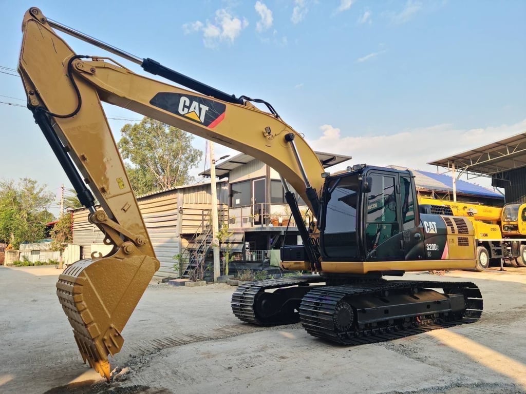 CAT 320 D2 GC ไมล์ ชม 9200 ชุดจดทะเบียน