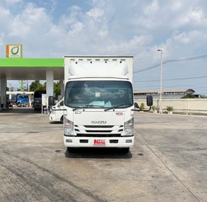 ISUZU NPR 150 แรง 6ล้อตู้เเห้ง  10 บาน