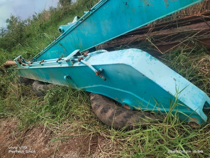 ขายบูมยาว HITACHI ZX200 ยาว 16 เมตร 