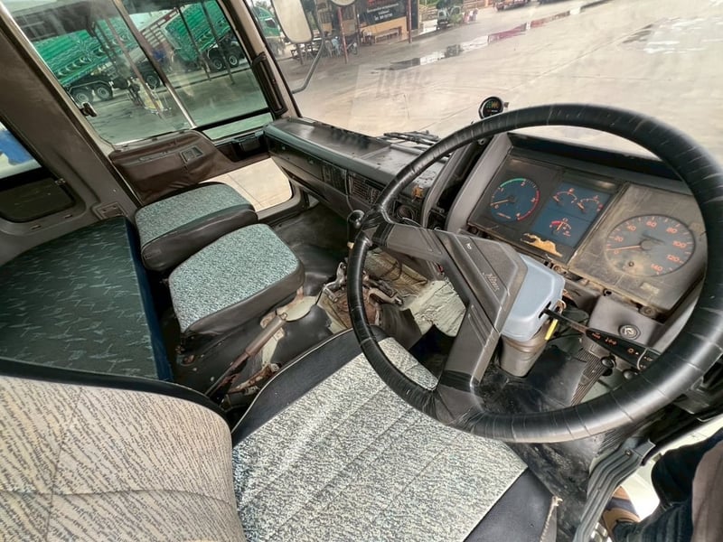 HINO FM1M 220 สองเพลา ท้ายลาด บรรทุกน้ำ  แท็งค์ใหม่