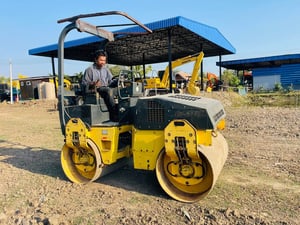 รถบด โบแม้ก 3.5 ตัน สองเพลา สะเทือนหน้า