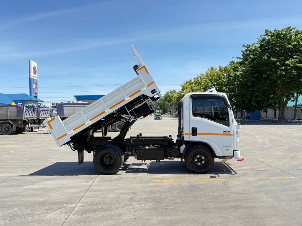 เข้าใหม่❗️ไมล์ 16,864 กิโล❗️ISUZU NMR  130 แรง ปี 2566 ดั้มพ์ 3 คิว 