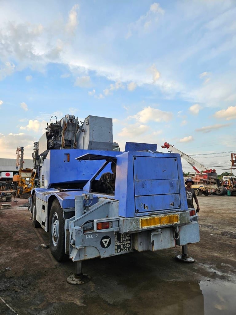 แยกขายเครนพับ ขนาด 25 ตัน ยี้ห้อ WING 250   ยืดได้ 3 ท่อน