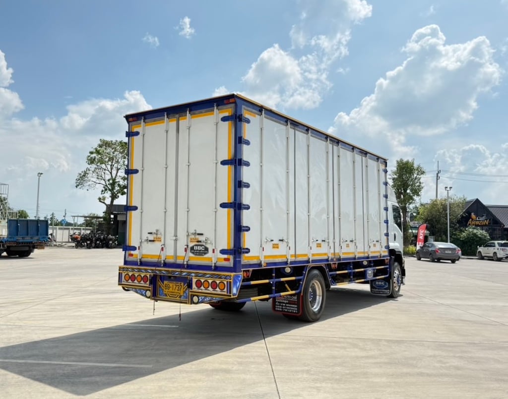 ISUZU  FTR 240 MT ตู้แห้งตู้ 10 บาน  ยาวใน 7.55 เมตร