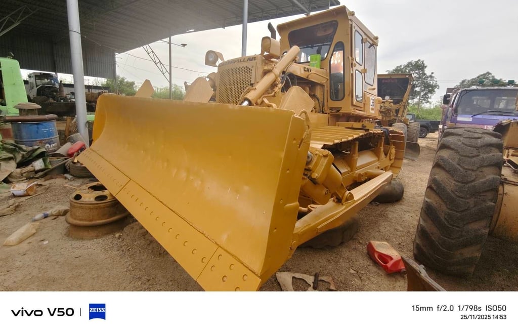 แทรกเตอร์ D5B แอร์เย็นๆ ช่วงล่างสวย แทรกเตอร์ D5B แอร์เย็นๆ ช่วงล่างสวย