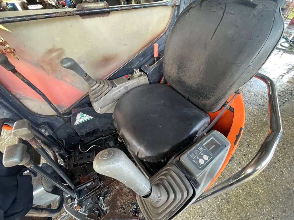 Hitachi ZX30UR ระบบดี เครื่องปั๊มแห้ง Hitachi ZX30UR ระบบดี เครื่องปั๊มแห้ง