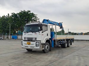 10 ล้อติดเครน ISUZU FVM 240 แรง คลัซซีMT ขนาด 6 ตัน