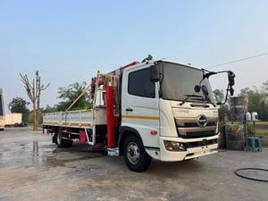 HINO 175 แรง 6 ล้อติดเครน 3 ตัน