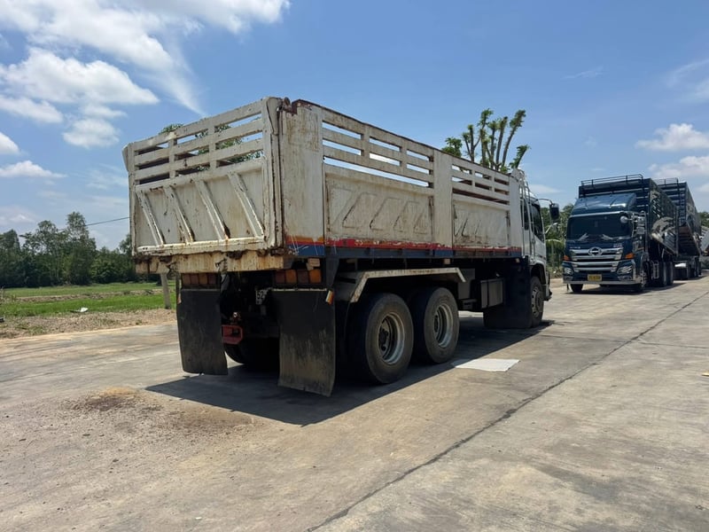 ISUZU เดก้า 320 เกียร์อีตั้น ดั้มพ์หินทราย ปี 2550 ISUZU เดก้า 320 เกียร์อีตั้น ดั้มพ์หินทราย ปี 2550