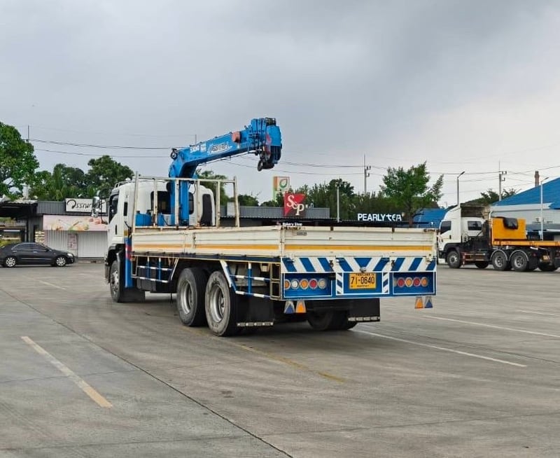10 ล้อติดเครน ISUZU FVM 240 แรง คลัซซีMT ขนาด 6 ตัน