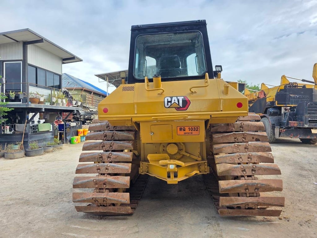 แทรกเตอร์ D6M ช่วงล่างดี เก๋งแอร์ แทรกเตอร์ D6M ช่วงล่างดี เก๋งแอร์