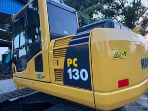 Komatsu PC 130-8 MO จอเหลืองกล้องหลัง Komatsu PC 130-8 MO จอเหลืองกล้องหลัง