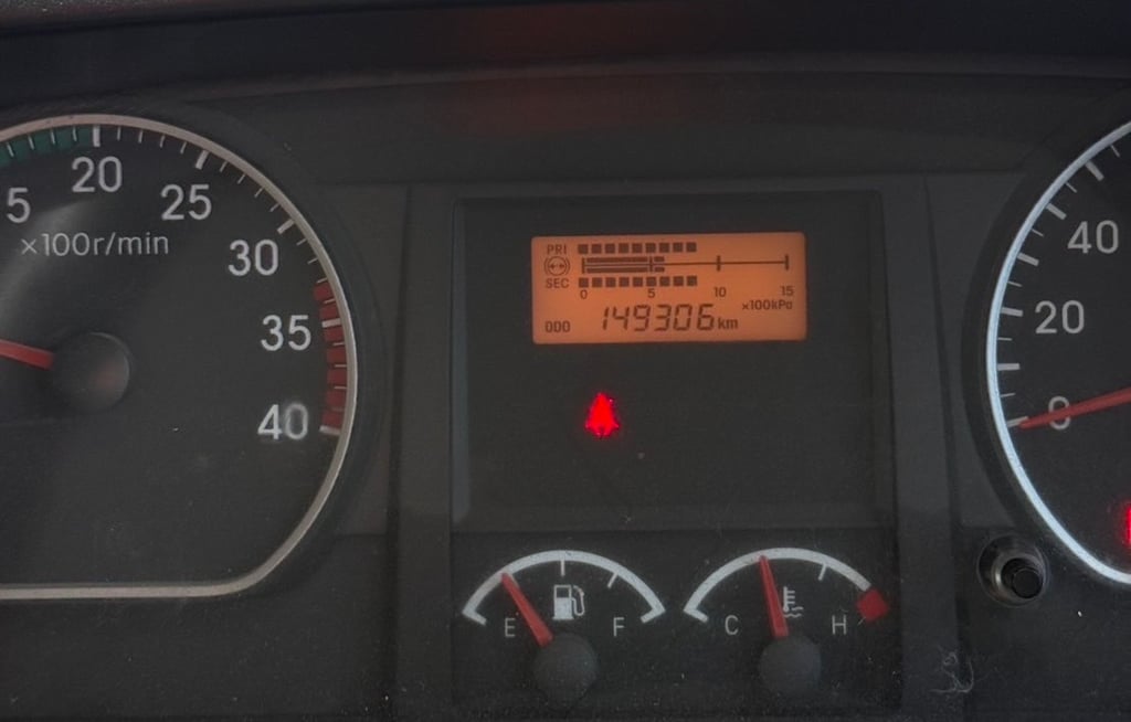 ISUZU FRR 210 ติดเครน UNIC AK 373 ขนาด 3 ตัน ISUZU FRR 210 ติดเครน UNIC AK 373 ขนาด 3 ตัน