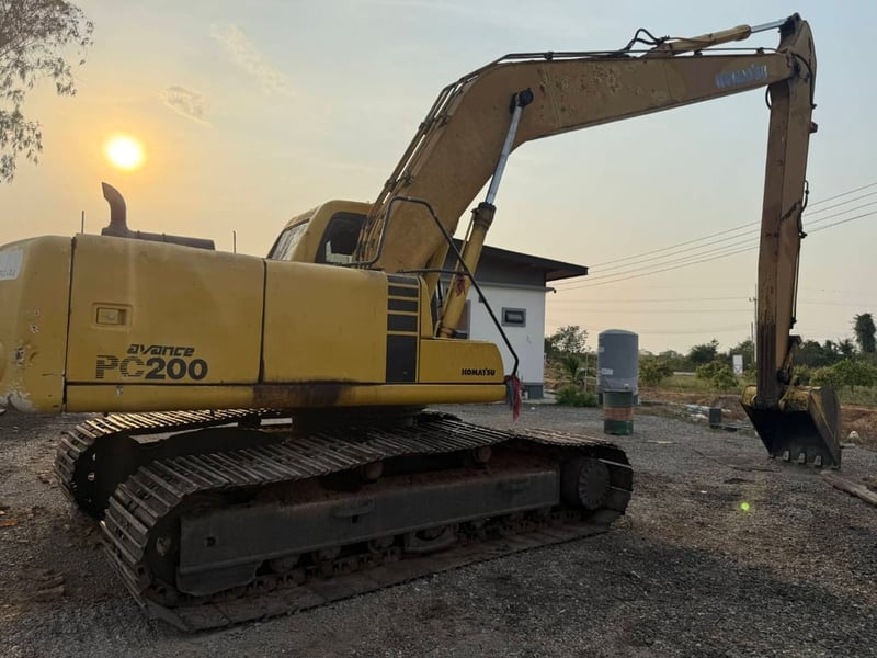 PC200-6 บูมยาว 14 เมตร มีบูมสั้นให้ด้วย 