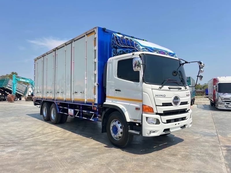 HINO FL8J 260 แรง ตู้แห้ง 10 บาน ไมล์ 204,392 กิโล HINO FL8J 260 แรง ตู้แห้ง 10 บาน ไมล์ 204,392 กิโล