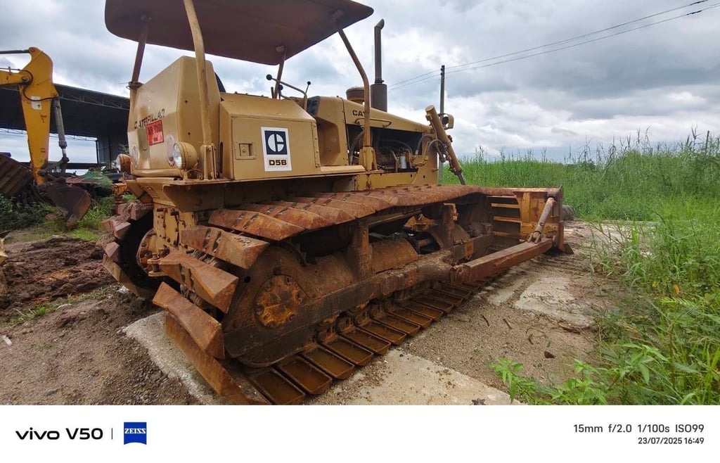 แทร็กเตอร์ D5B เครื่อง10Z  ไดรเร็ก เล่มทะเบียน  ตีนเป็ต ใบแท้ติดรถ