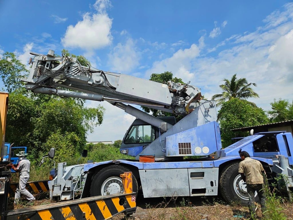 4ล้อเครน WING 250 ขนาด 25 ตัน ยืดได้ 3 ท่อน  ไมล์ ชม 1586  4ล้อเครน WING 250 ขนาด 25 ตัน ยืดได้ 3 ท่อน  ไมล์ ชม 1586