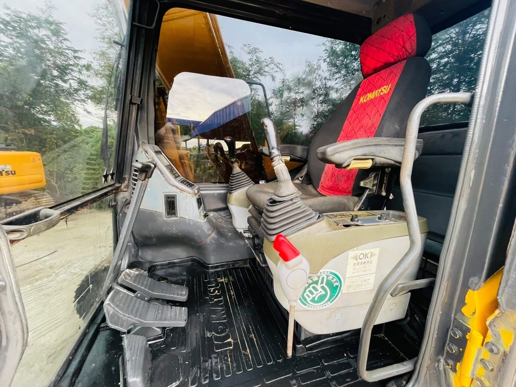 PC130-7 ไฟฟ้าครบ ระบบดี เครื่องปั้มแห้ง PC130-7 ไฟฟ้าครบ ระบบดี เครื่องปั้มแห้ง