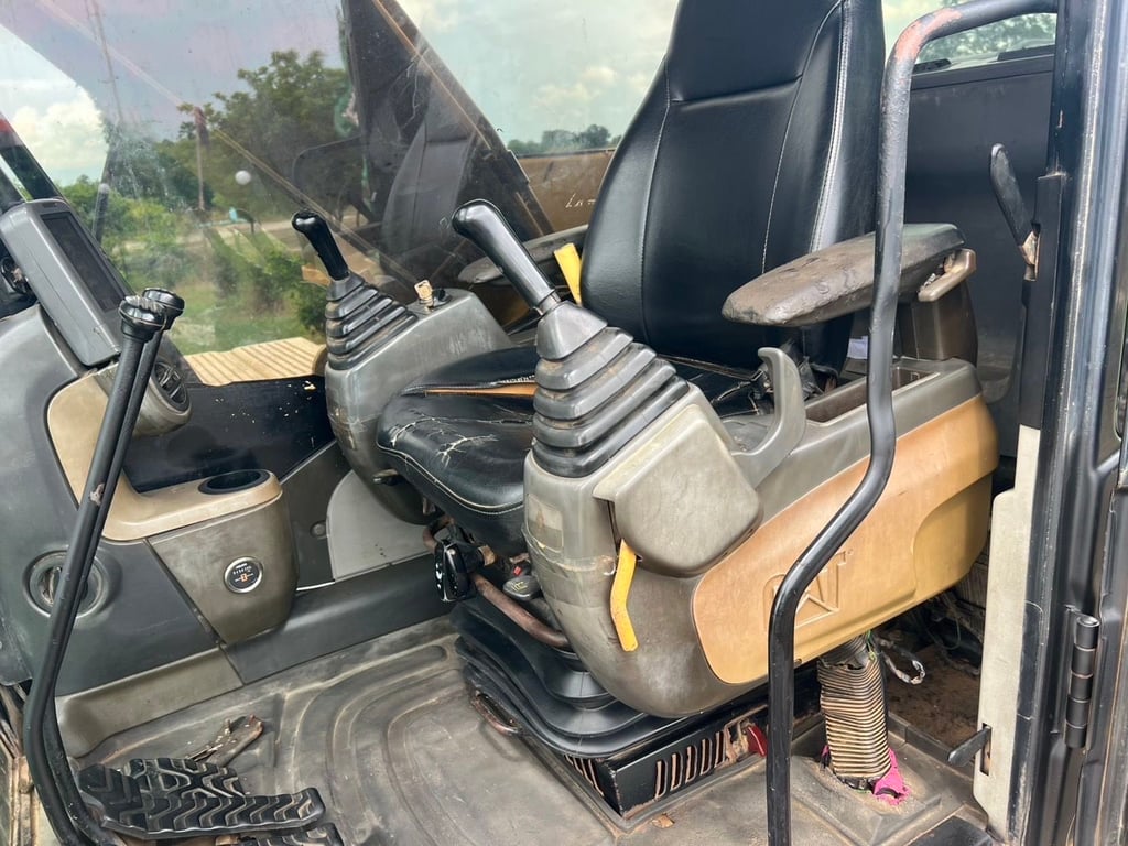 CATERPILLAR 320D กระบอกดำ เครื่องปั้มดี