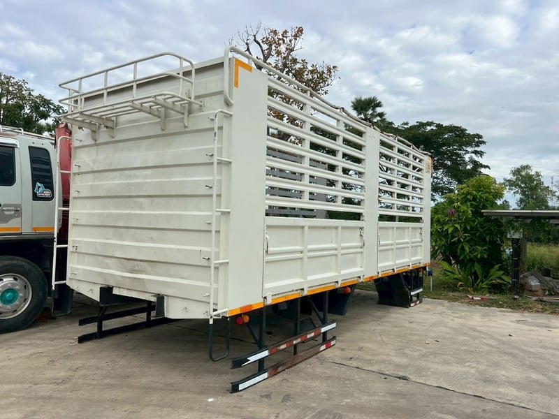 กะบะสามมิตร (ไม่ดั้มพ์) ยาว 6.60.ม กว้าง 2•50.มสูง 2.20.ม แชสซีส์ 0.84 ราคา 135,000.บาท 📞 094-653-6339 อิฐ