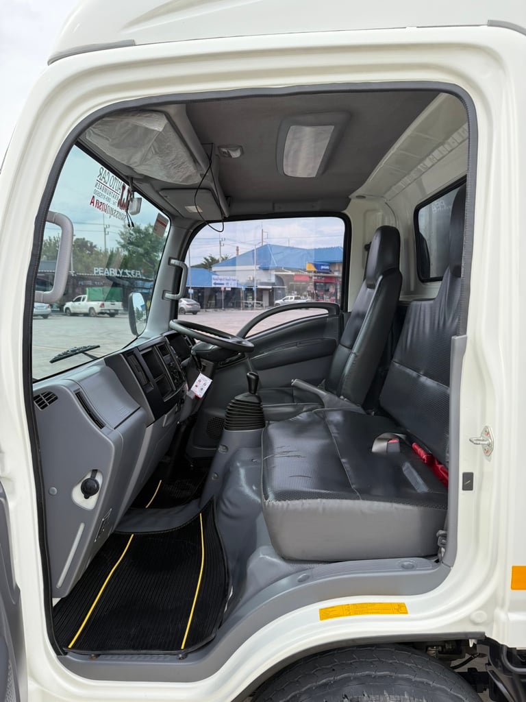 ฟรีๆ❗️ค่าจัด ค่าโอน ส่งทั่วไทย❗️ไมล์ 66,165 กิโล❗️ ISUZU NEW NLR 130 MT ปี 2567 ตู้แห้ง