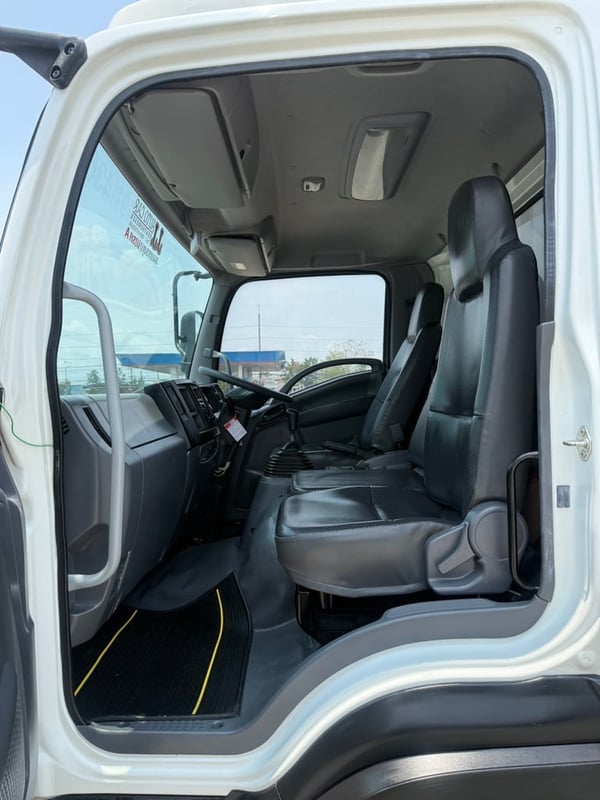 ISUZU NEW FRR190 MT ตู้เเห้ง 3 บาน