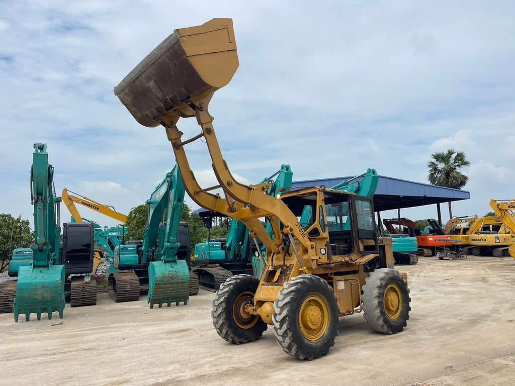 TCM รถตักแขนยาว เครื่อง-ปั๊มดี   พร้อมใช้งาน